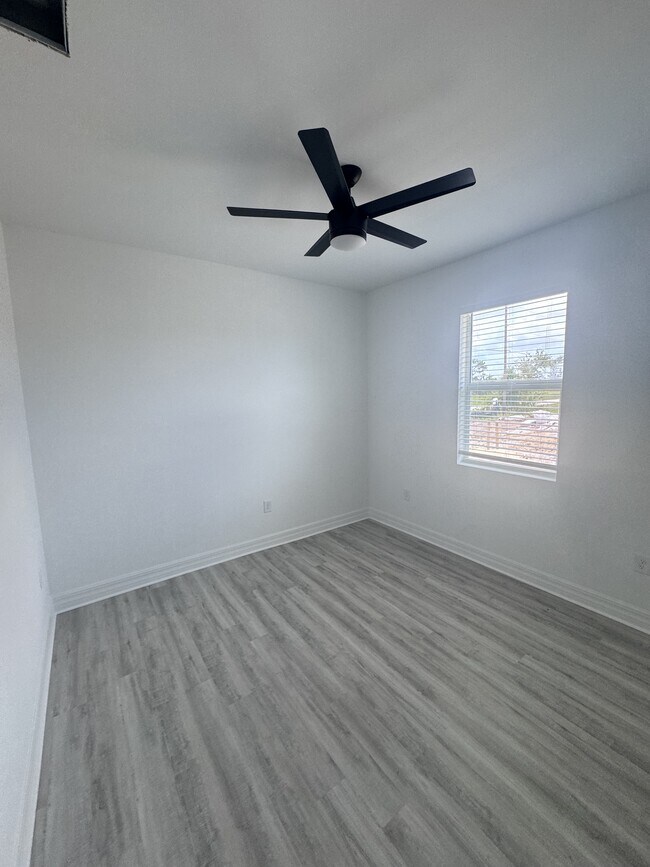 Building Photo - 1724 NW 24th Ave