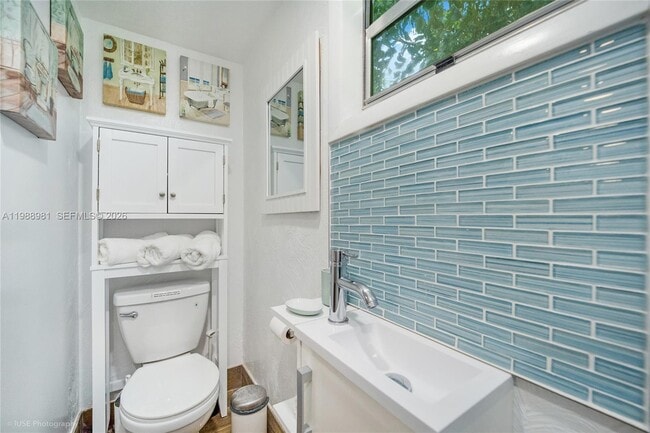 Building Photo - 212 SW 1st Ave