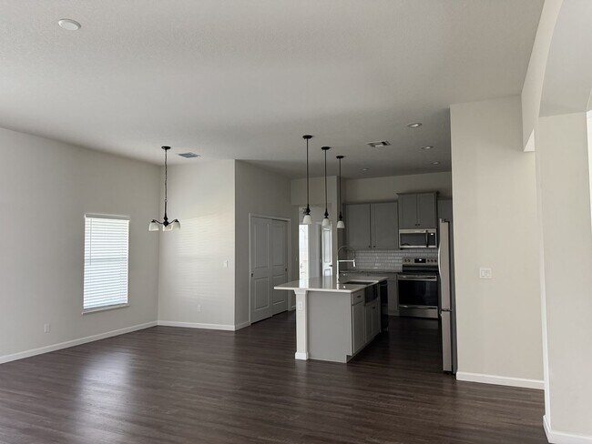 Building Photo - 4634 SW Athena Dr
