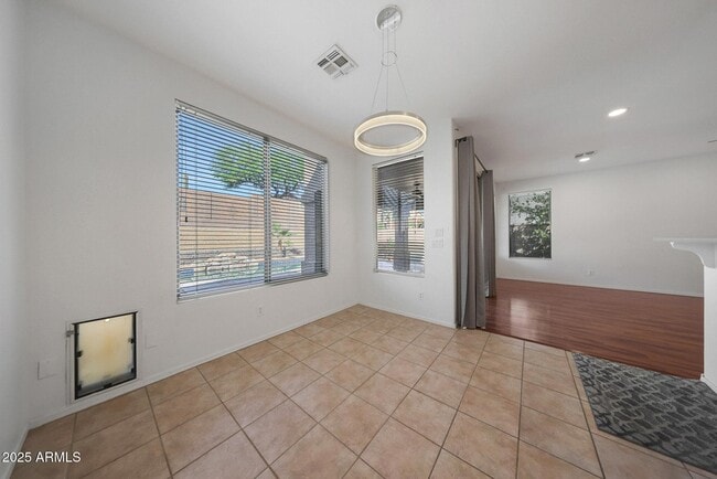 Building Photo - 1642 W Windsong Dr