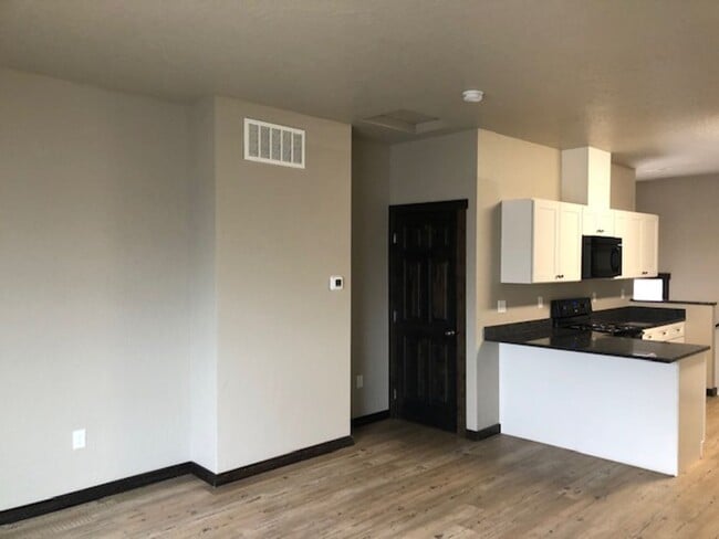 Building Photo - 13700 W Bergen Dr