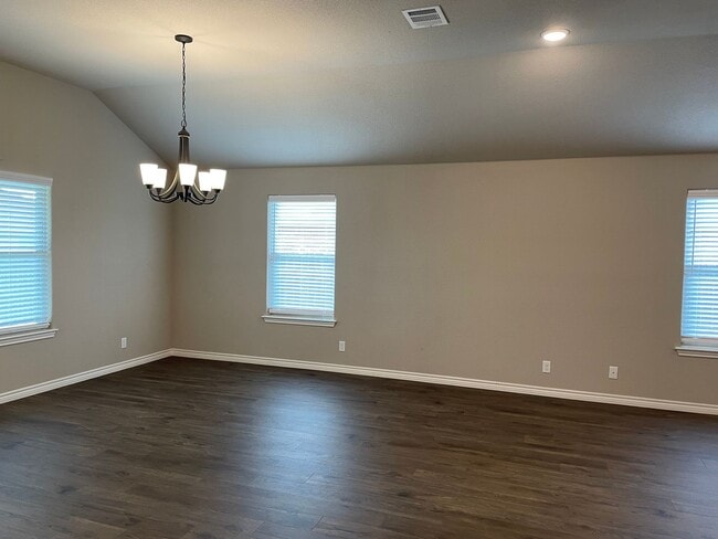 Building Photo - Available Now | Beautiful Single-Story 4 Bed, 2.5 Bath | Covered Patio | Close to Fort Cavazos | ...