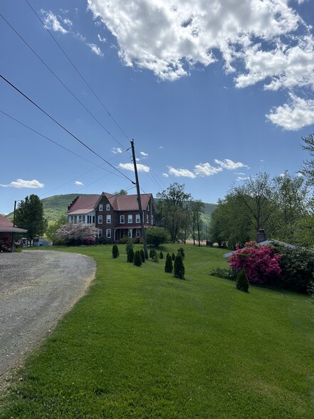 Building Photo - 540 Stewart Rd