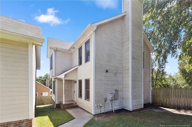 Building Photo - 324 Nettletree Ln