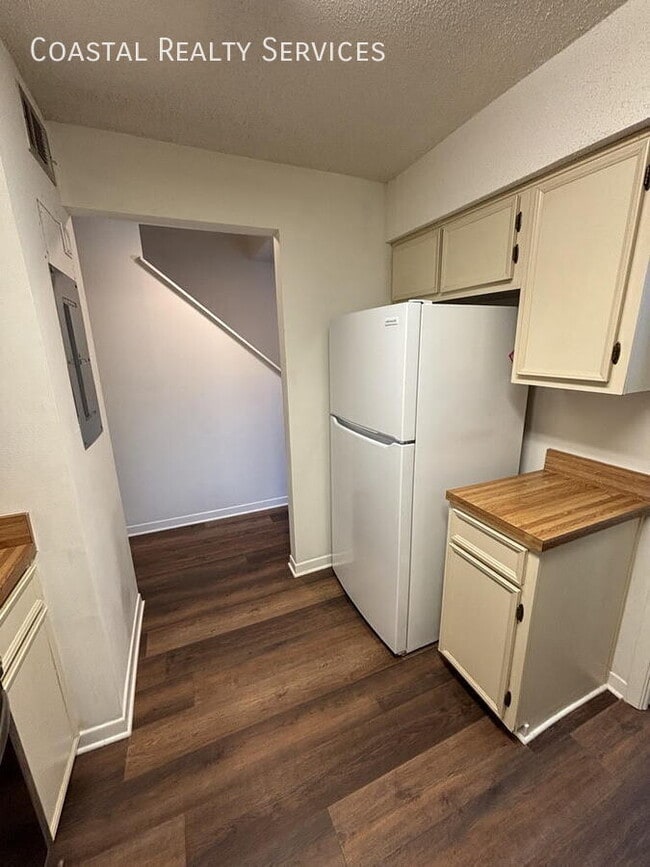 Building Photo - 25 Cape Dr NW