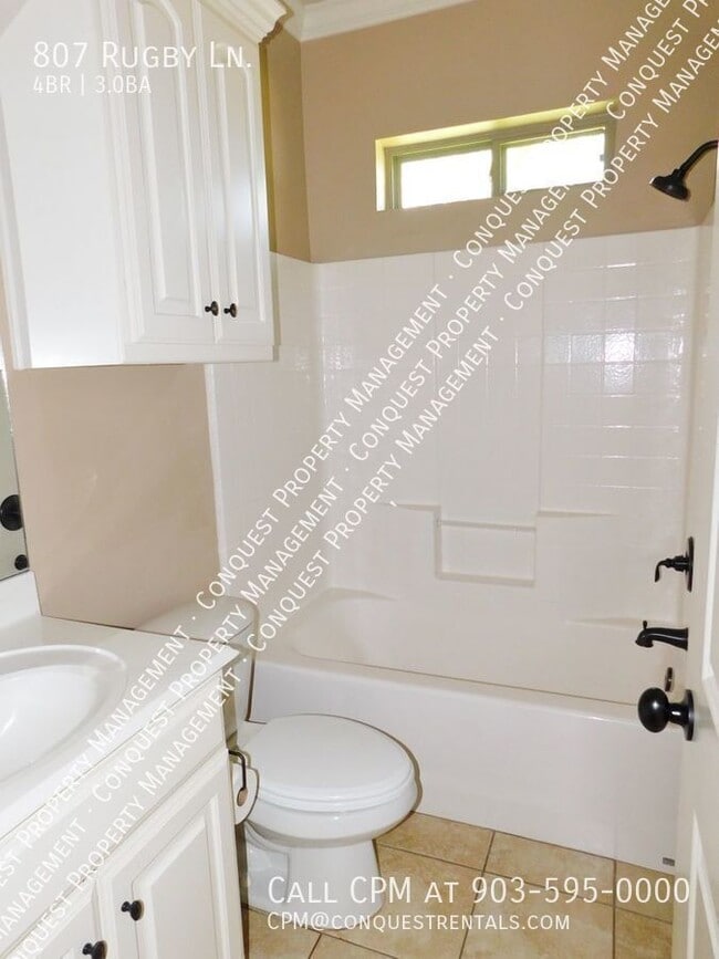 Building Photo - 807 Rugby Ln