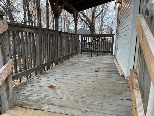 Building Photo - 284 French St