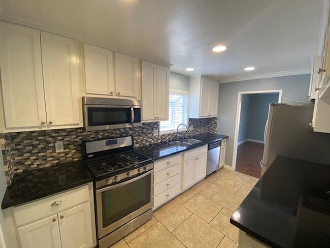 Building Photo - 3 Bedroom Single Family Home in Whittier