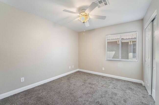 Building Photo - Gorgeous Mountains Edge Pool Home For Rent !