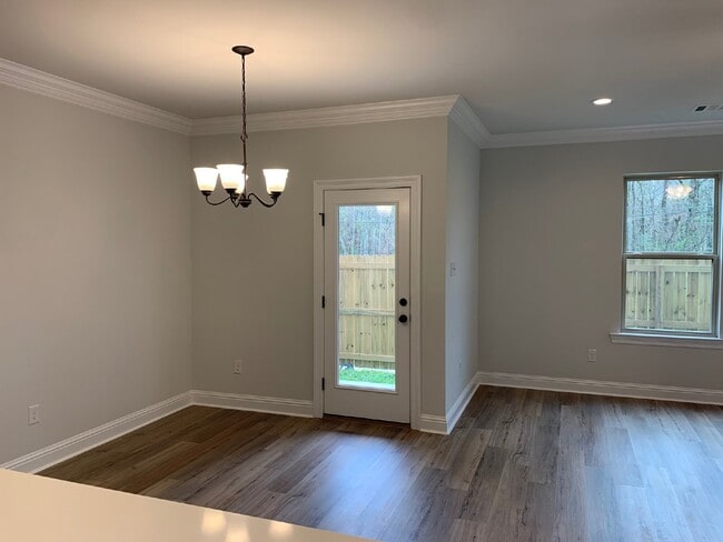 Building Photo - The Cottages at University Villas 3 bedroom 2.5 bath townhouse for Lease!