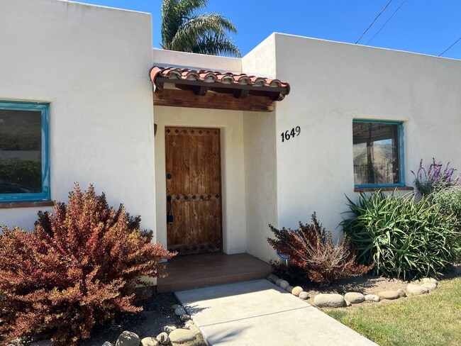 Building Photo - Charming Spanish Style Bungalow in West Ve...