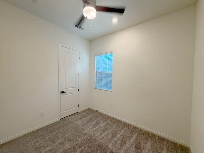 Building Photo - 519 La Vis Acrs Ln