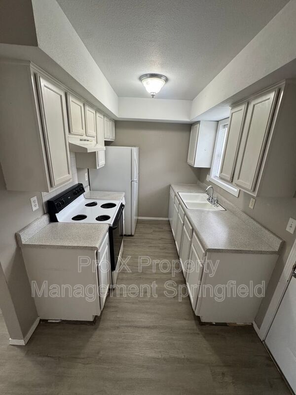 Building Photo - 4131 S Glenn Ave