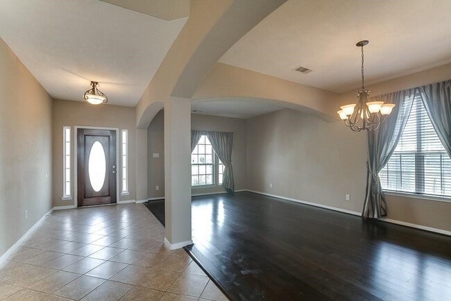 Building Photo - 5803 Cedar Field Way