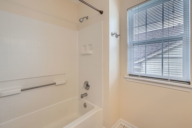 Building Photo - 1208 Darnell Dr