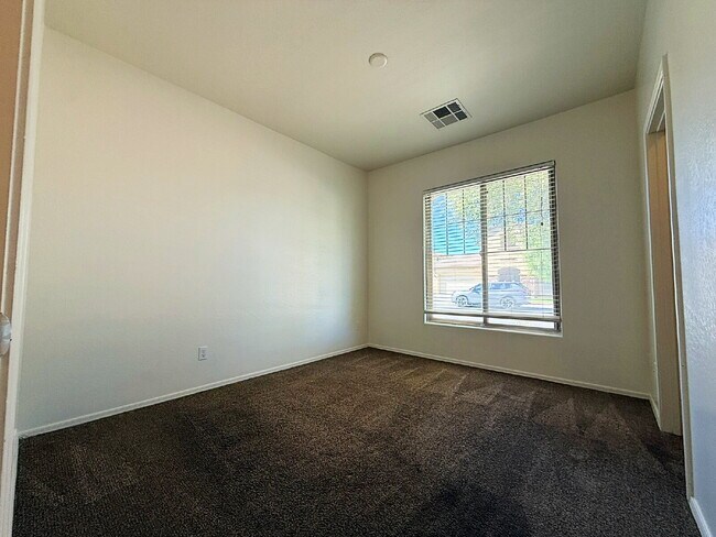 Building Photo - Charming Glendale Home with Spacious Lot & Prime West Valley Location!