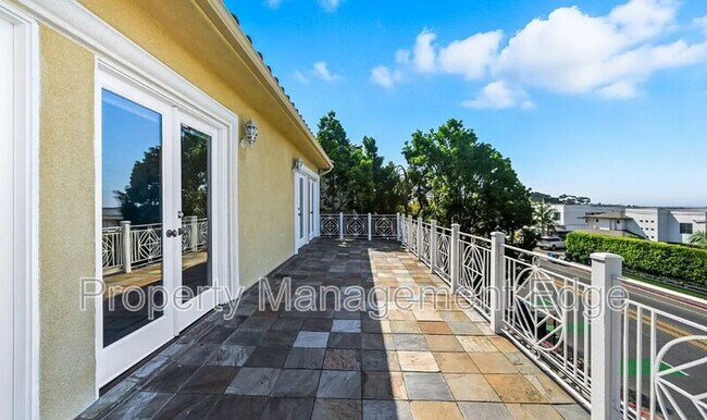 Building Photo - 1107 Las Flores Dr