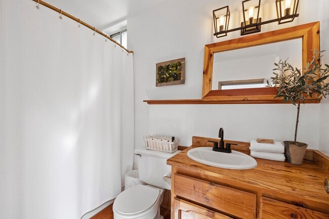 Building Photo - Charming 3-Bedroom, 2-Bath Home in Cold Sp...