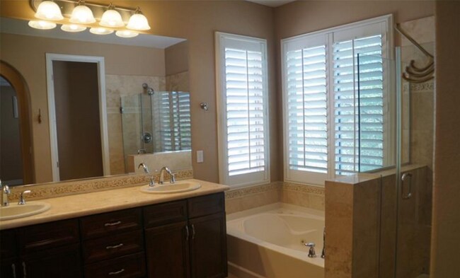 Building Photo - 2407 Granada Bluff Ct