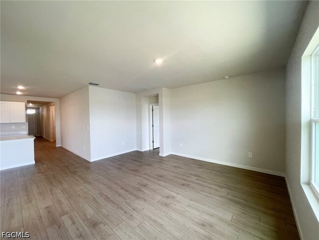 Building Photo - 1321 NE 9th St