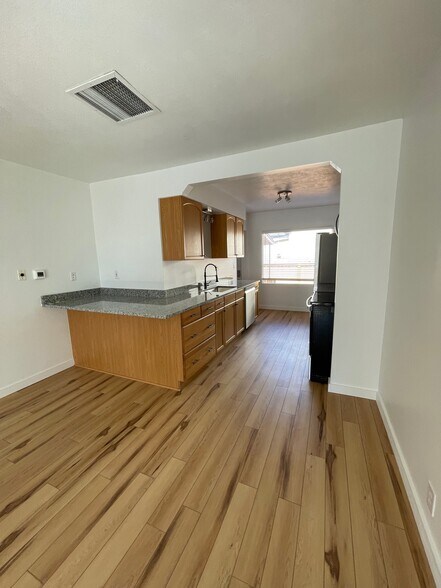 Kitchen - 1581 E Downington Ave