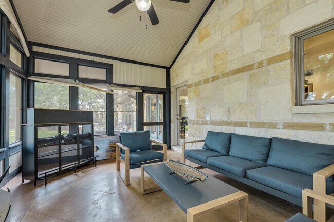 Building Photo - 813 Moonlight Bay Dr