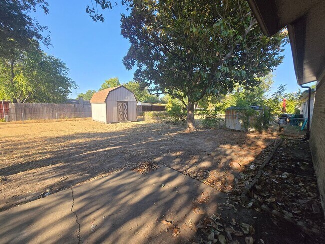 Building Photo - 1801 Archery Ln