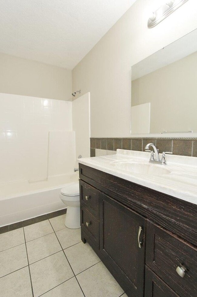 Building Photo - Clean Single-Level Home in Quiet Neighborhood