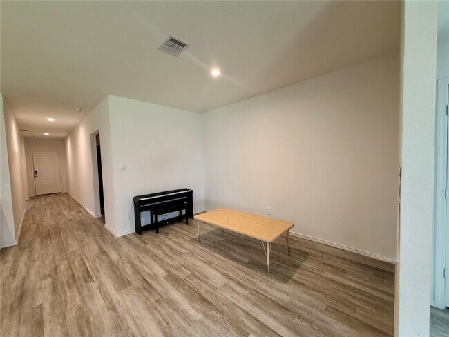 Building Photo - 31119 Brightwell Bnd