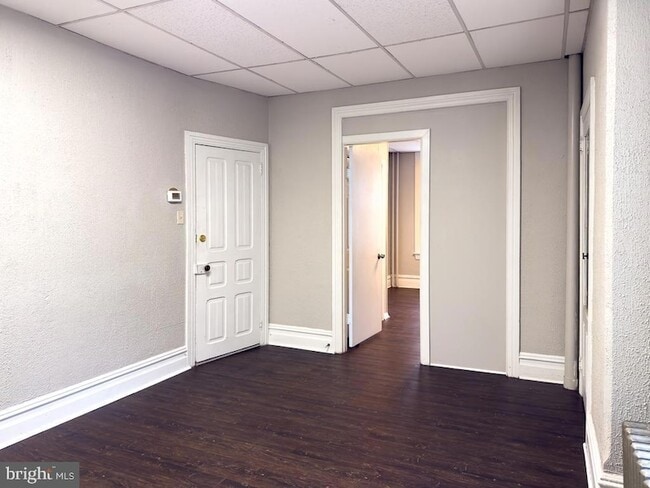 Building Photo - 658 Walnut St