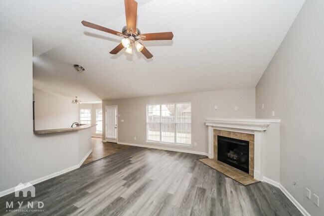 Building Photo - 2738 Old Well Cove