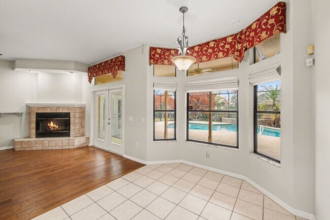 Building Photo - Canal front home!