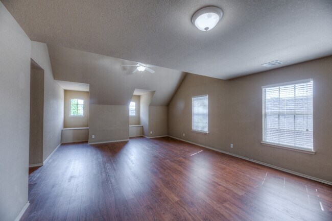 Building Photo - 1317 W Dover St