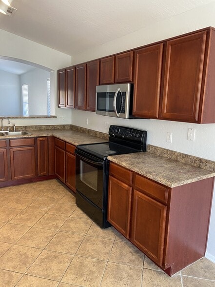 Building Photo - 45462 W Tulip Ln