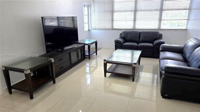 Building Photo - 1351 NE Miami Gardens Dr