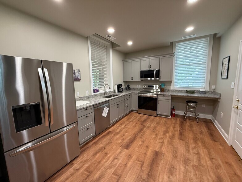 Building Photo - 2021 Rivermont Ave