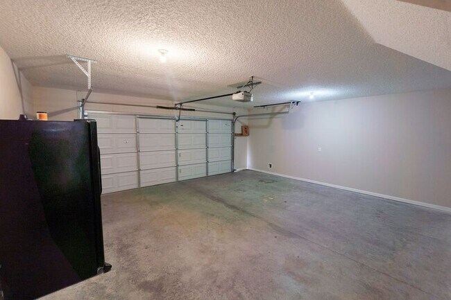 Building Photo - 10 Arbors Cir