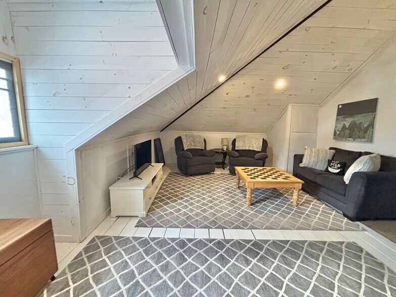 Building Photo - 20 Mansfield Pl