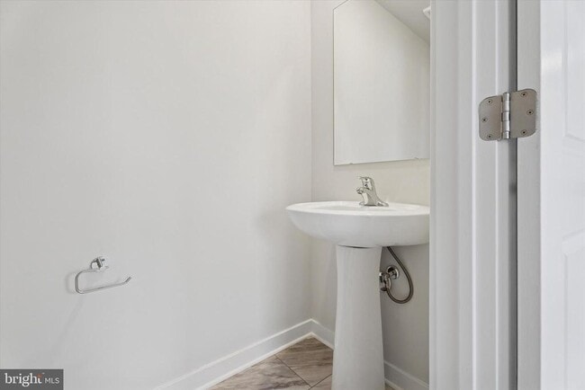 Building Photo - 19 E Front St