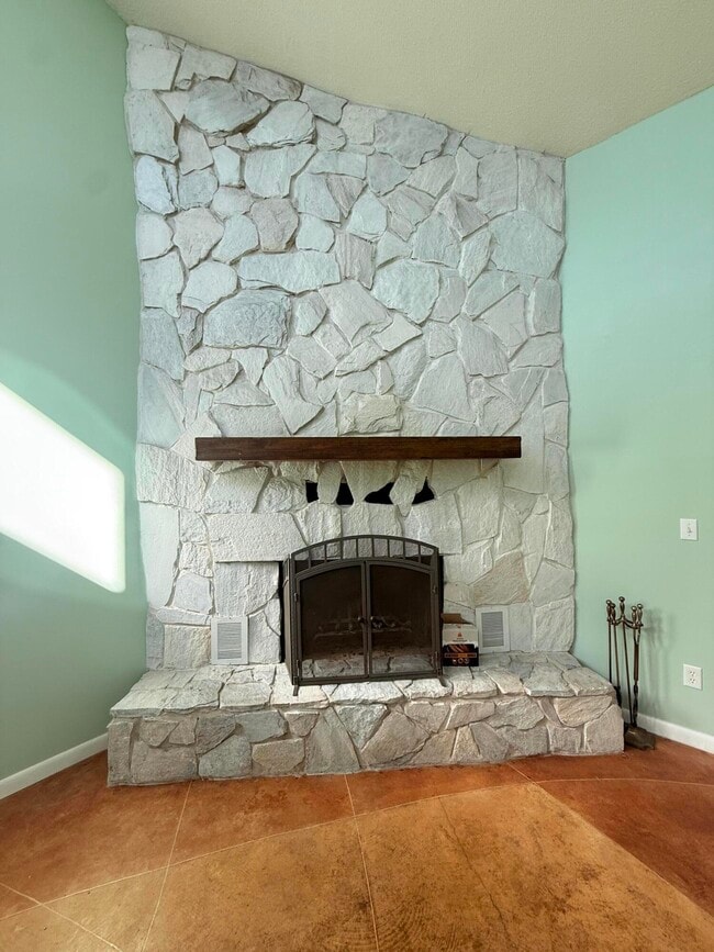 Building Photo - 255 Ridge Lake Rd