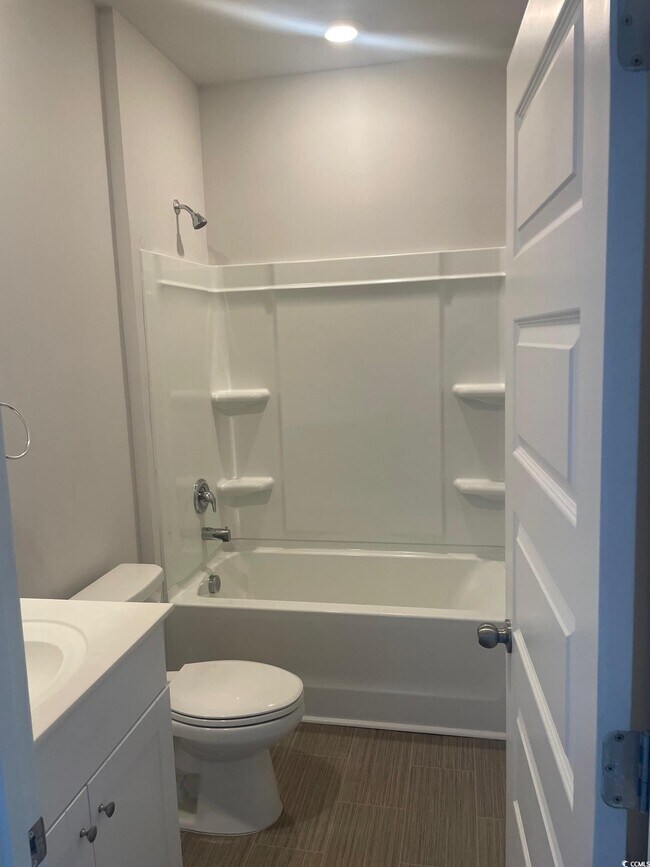 Building Photo - 61 S Reindeer Rd