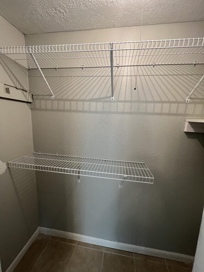 Building Photo - 570 Dewey Rd