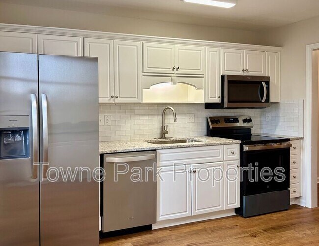 Building Photo - 327 Greendale Pl