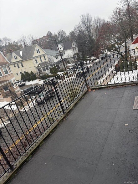 Building Photo - 51 Parkway Rd