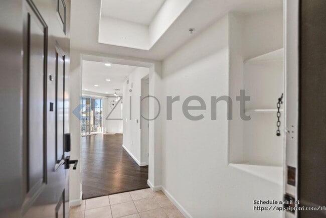 Building Photo - 800 S Abel St