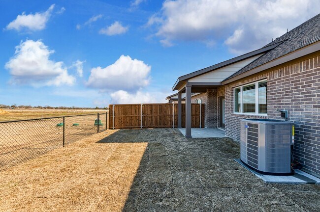 Building Photo - AVAILABLE NOW! NEW LUXURIOUS TRIPLEX LOCATED ON 1-ACRE LOT IN MIDLOTHIAN, TX!