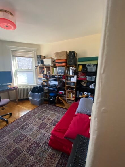 Building Photo - 352 Riverway