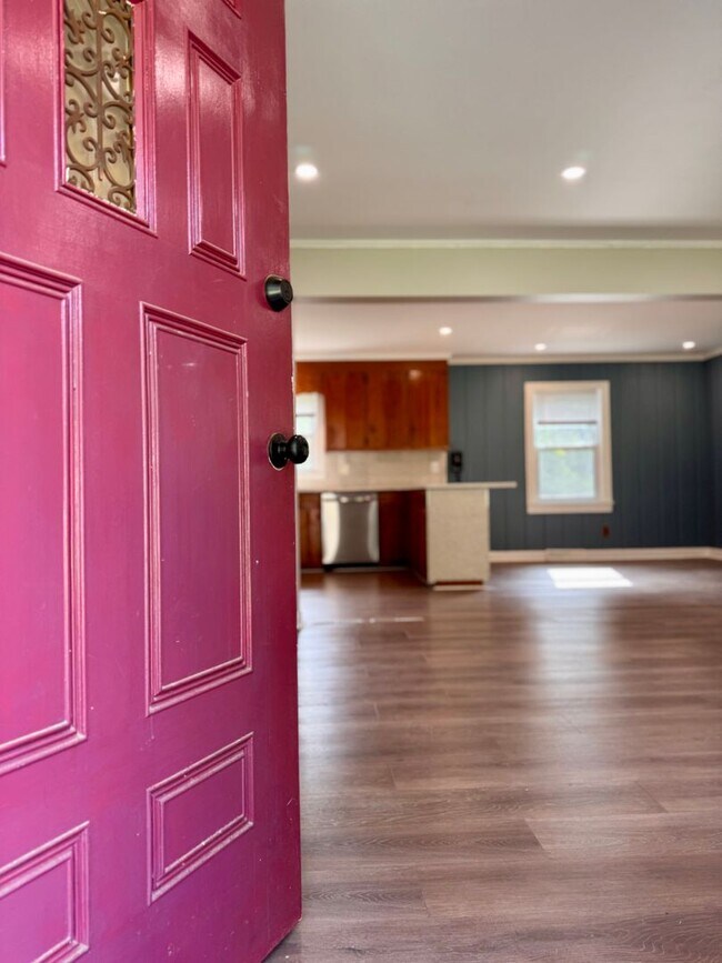 Building Photo - 3BR 1.5BA Brick Ranch in Lexington