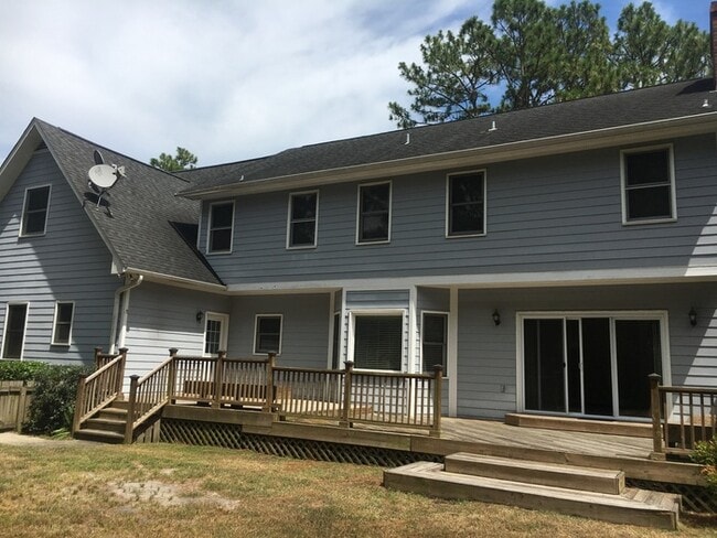 Building Photo - Hoggard school district, 6 Bedrooms, 2 Car...