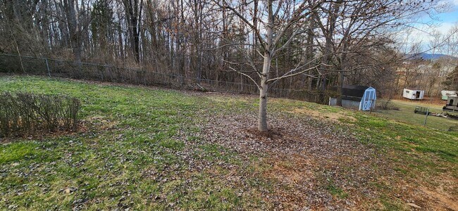 Building Photo - Available Now!! 3 to 4 Bedroom, 3 Full Bat...